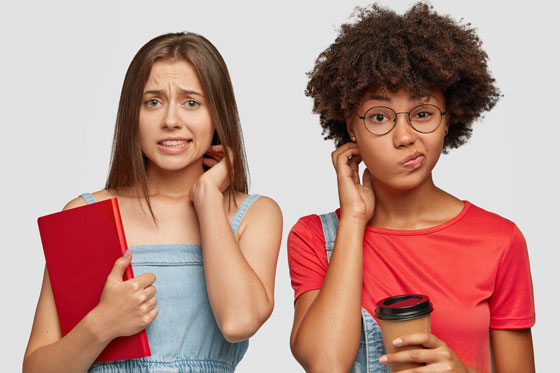 Estudiantes indecisas sobre quçe carrera elegir